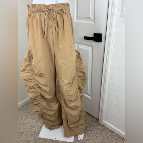 HALFHEART Tan Ruched Wide-Leg Pants Size Large. A23 - Picture 1 of 12